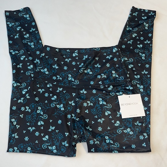 Beyond Yoga Lux High Waisted Leggings & Criss Cross Cropped Tank SMALL - Picture 4 of 16